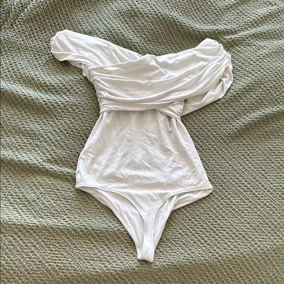 Abercrombie & Fitch Off the Shoulder White Bodysuit M - Picture 3 of 3